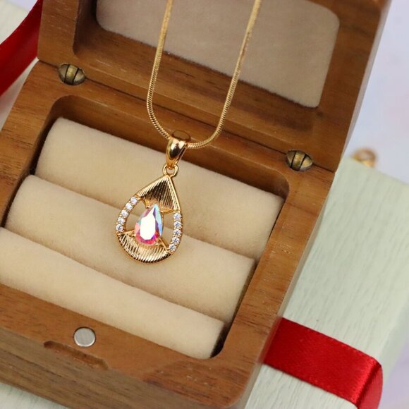 "Teardrop Pendant with White Rainbow Stone and Gold Frame Design, XPPT1686 - Picture 6 of 13